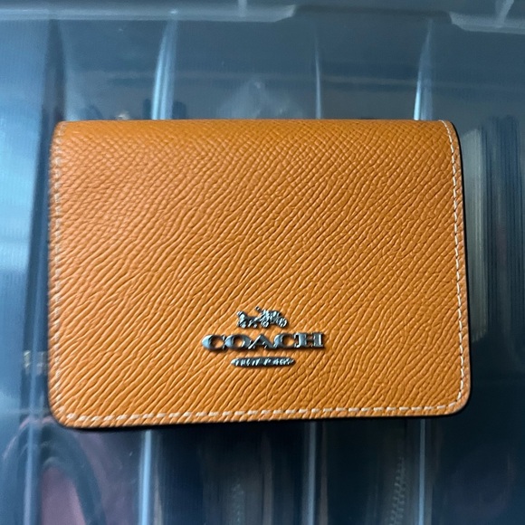 Coach Mini Wallet On Chain Bag in Colorblock Bright Yellow/Mandarin Leather NWT - Picture 4 of 11